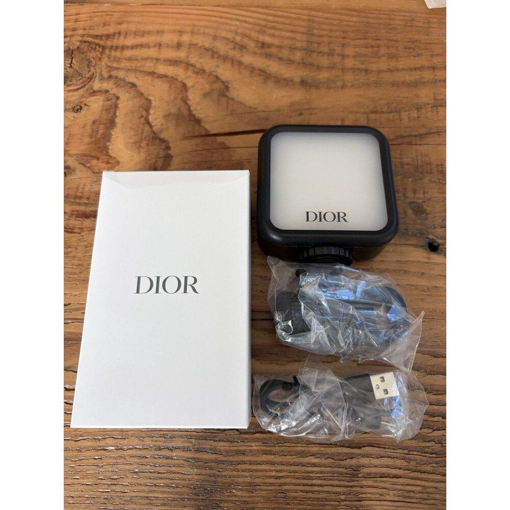 NIB DIOR Phone Photo Light Cell Phone Accessory 2026 Selfie Podcast